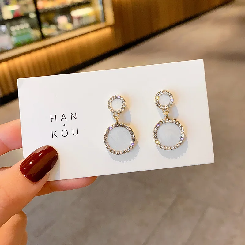 2021 New Simple Shell Circle Pendant Earrings for Women Silver 925 Korean Fashion Jewelry Wedding Exquisite Girl Sexy Earrings
2021 New Simple Shell Circle Pendant Earrings for Women Silver 925 Korean Fashion Jewelry Wedding Exquisite Girl Sexy Earrings