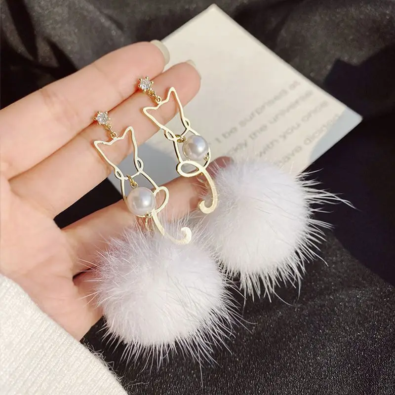 Korean Fashion of The New Cat Pearl Hair Ball Earrings Female Ins Autumn and Winter Plush Earrings Long Earrings for Women
Korean Fashion of The New Cat Pearl Hair Ball Earrings Female Ins Autumn and Winter Plush Earrings Long Earrings for Women