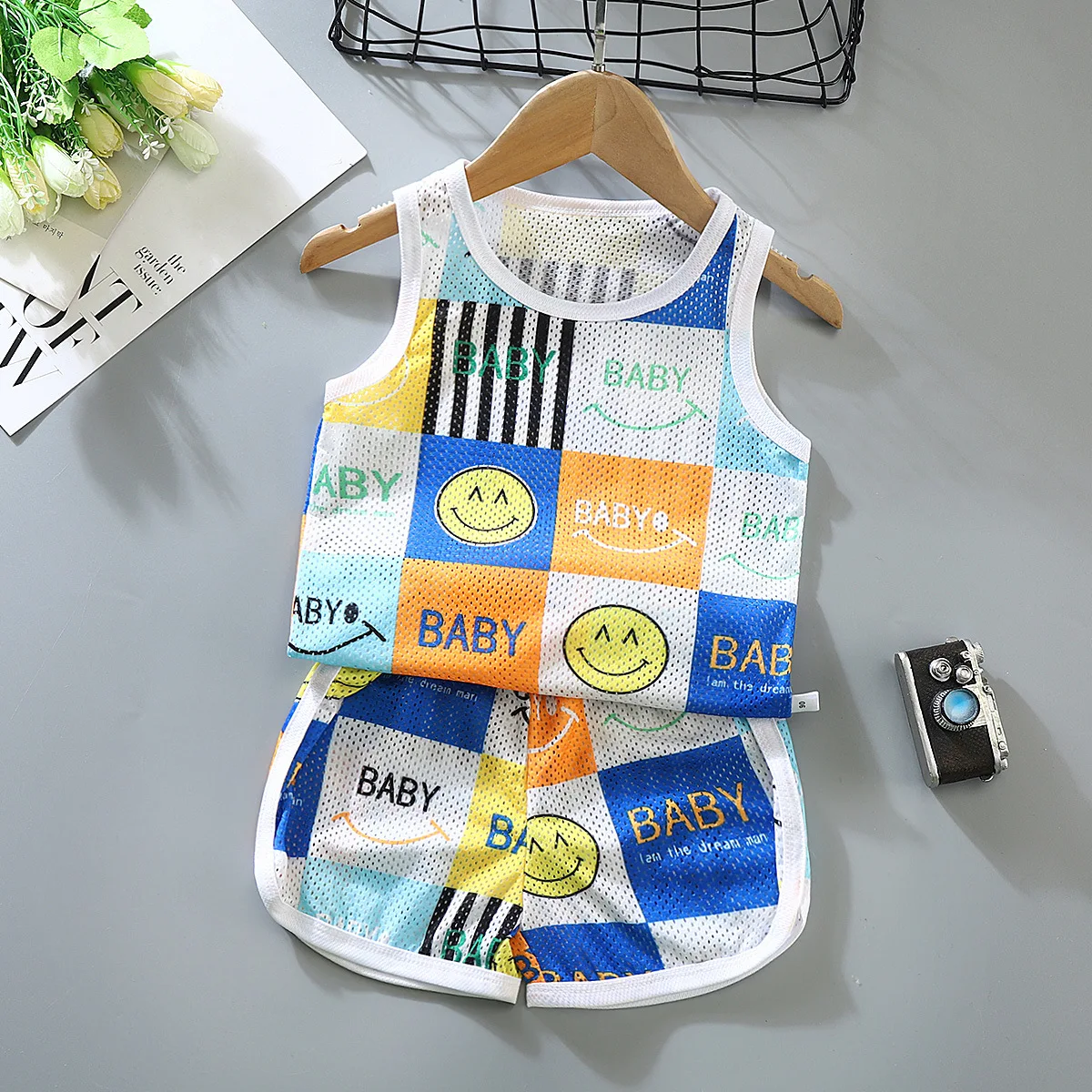 Cartoon children's clothing set children's pajamas summer thin hollow vest two-piece mesh breathable sleeveless suit
Cartoon children's clothing set children's pajamas summer thin hollow vest two-piece mesh breathable sleeveless suit
