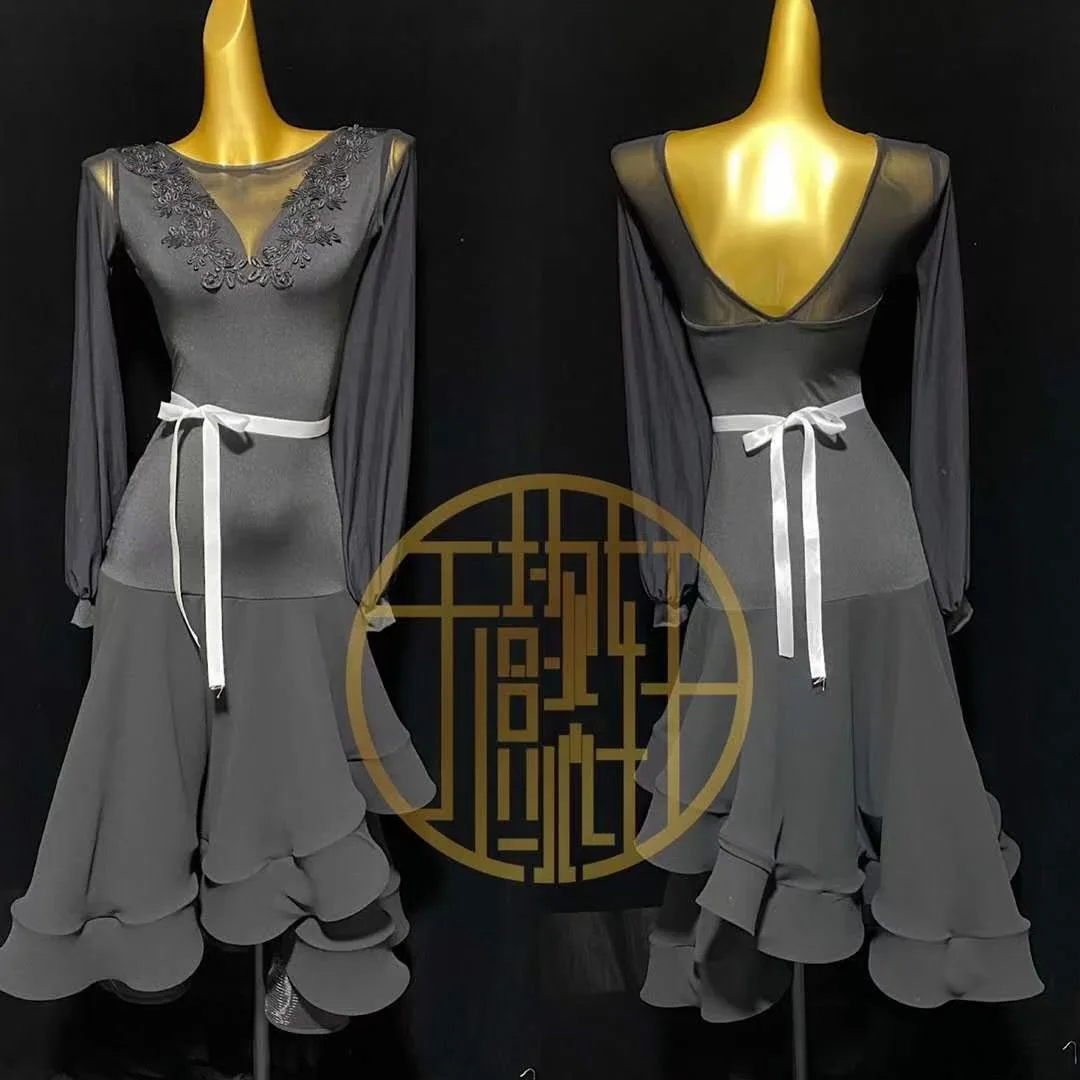 The new National standard modern dance clothing practice clothing ballroom dancing Waltz Without Rhinestones suit with bra cups
The new National standard modern dance clothing practice clothing ballroom dancing Waltz Without Rhinestones suit with bra cups