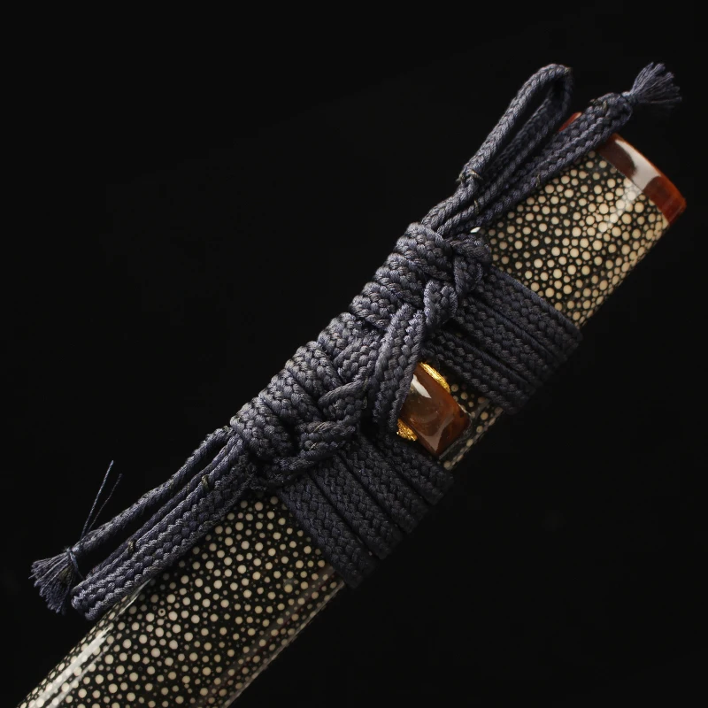 Real Samurai Katana 1095 Steel Clay Tempered Blade Razor Sharp Japanese Swords Handmade Full Tang Fully Ray Skin Saya With Horn 
Real Samurai Katana 1095 Steel Clay Tempered Blade Razor Sharp Japanese Swords Handmade Full Tang Fully Ray Skin Saya With Horn