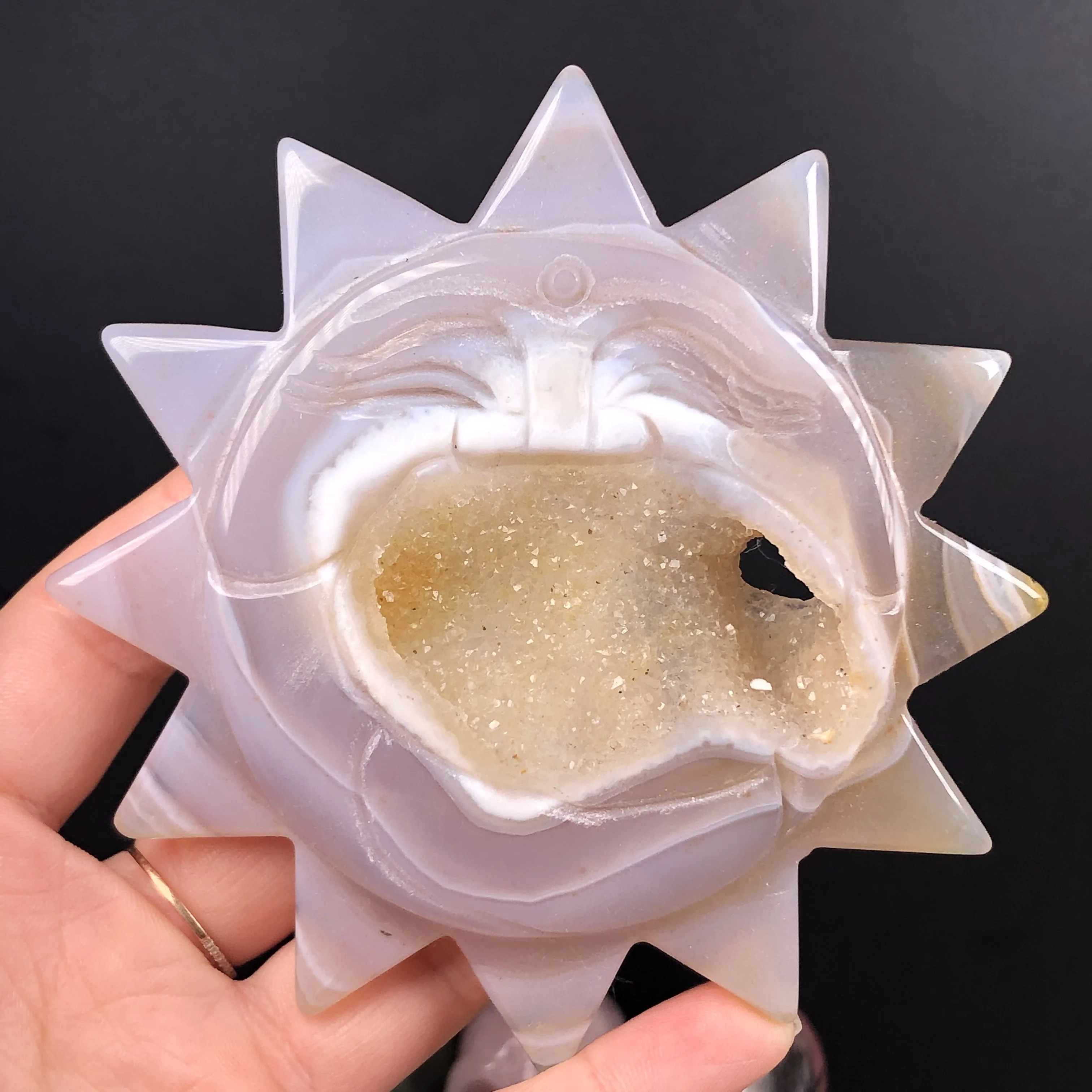 Natural Agate Carving Smiling Face Of The Sun For Home Decoration & Stone Craft & Witchcraft Decoration Cure
Natural Agate Carving Smiling Face Of The Sun For Home Decoration & Stone Craft & Witchcraft Decoration Cure