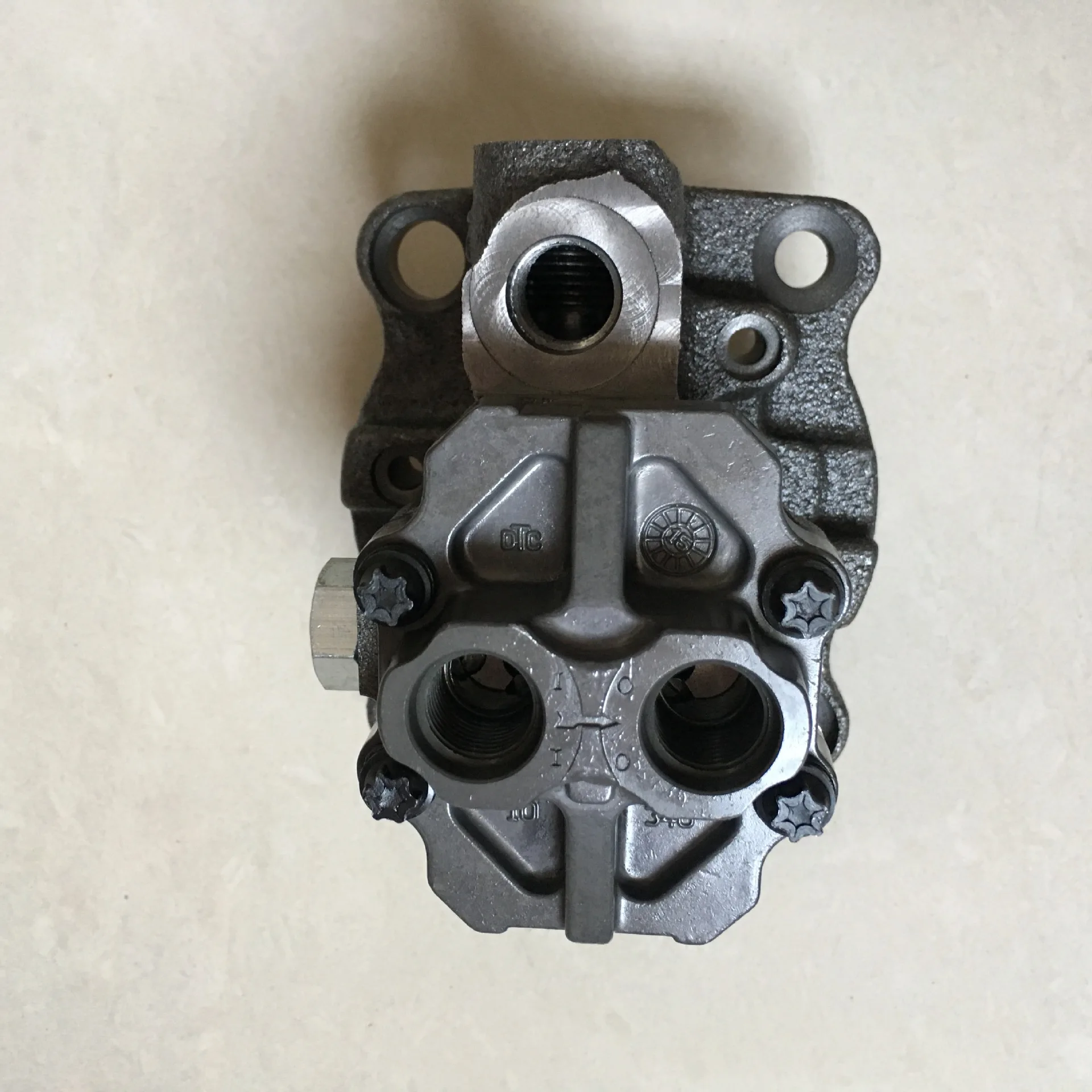 Factory direct CAT3290 C7, C9 engine high-pressure oil pump 178-2357 1782357
Factory direct CAT3290 C7, C9 engine high-pressure oil pump 178-2357 1782357