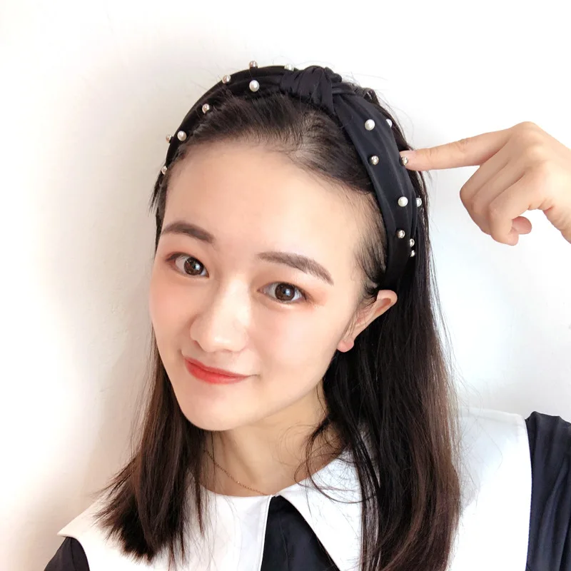 Korean high-grade Satin velvet pearl hair band European and American fashion knot wide edge cloth hair ornament Headband
Korean high-grade Satin velvet pearl hair band European and American fashion knot wide edge cloth hair ornament Headband