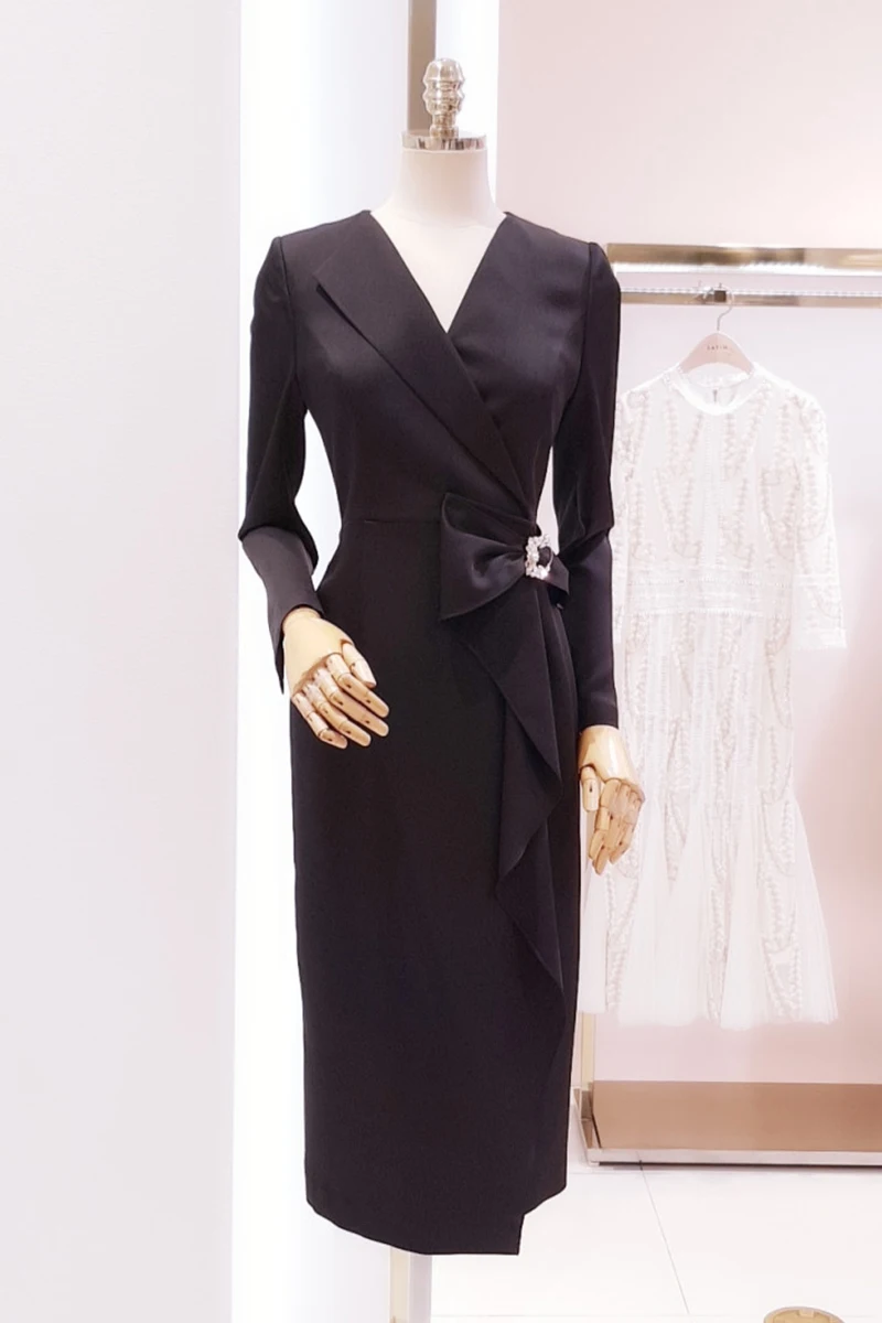 2021 Spring New Elegant Slimming Brooch Flounced Fashion Long Sleeve V-neck Lace-up Waist Dress for Women Workwear Office Dress
2021 Spring New Elegant Slimming Brooch Flounced Fashion Long Sleeve V-neck Lace-up Waist Dress for Women Workwear Office Dress