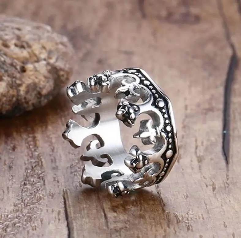 Vintage Gothic Hollow Crown Ring Queen Temperament Ring Female Personality Wedding Engagement Gift
Vintage Gothic Hollow Crown Ring Queen Temperament Ring Female Personality Wedding Engagement Gift