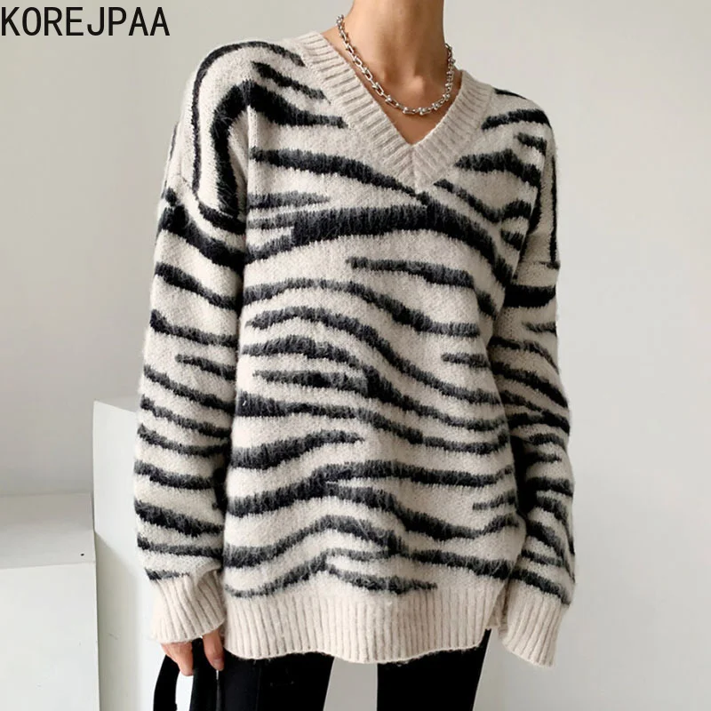 Свитер женский осенне-зимний трикотажный с V-образным вырезом и длинным рукавом
Свитер женский осенне-зимний трикотажный с V-образным вырезом и длинным рукавом