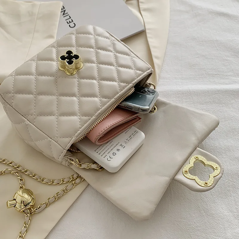 Women's PU Leather Diamond Lattice Clamshell Small Crossbody Bags Luxury Designer Square Handbags Elegant Chain Shoulder Bag Sac
Women's PU Leather Diamond Lattice Clamshell Small Crossbody Bags Luxury Designer Square Handbags Elegant Chain Shoulder Bag Sac