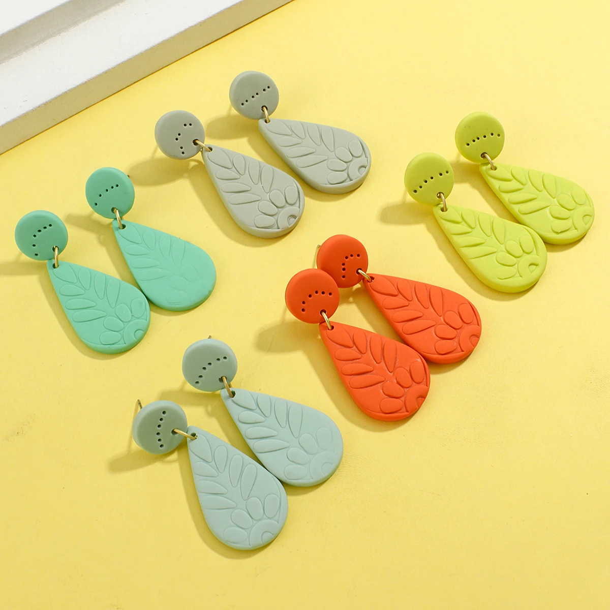 AMORCOME 2021 Trendy Korean Colorful Polymer Clay Waterdrop Geometric Dangle Drop Earrings for Women Fashion Jewelry Gift
AMORCOME 2021 Trendy Korean Colorful Polymer Clay Waterdrop Geometric Dangle Drop Earrings for Women Fashion Jewelry Gift