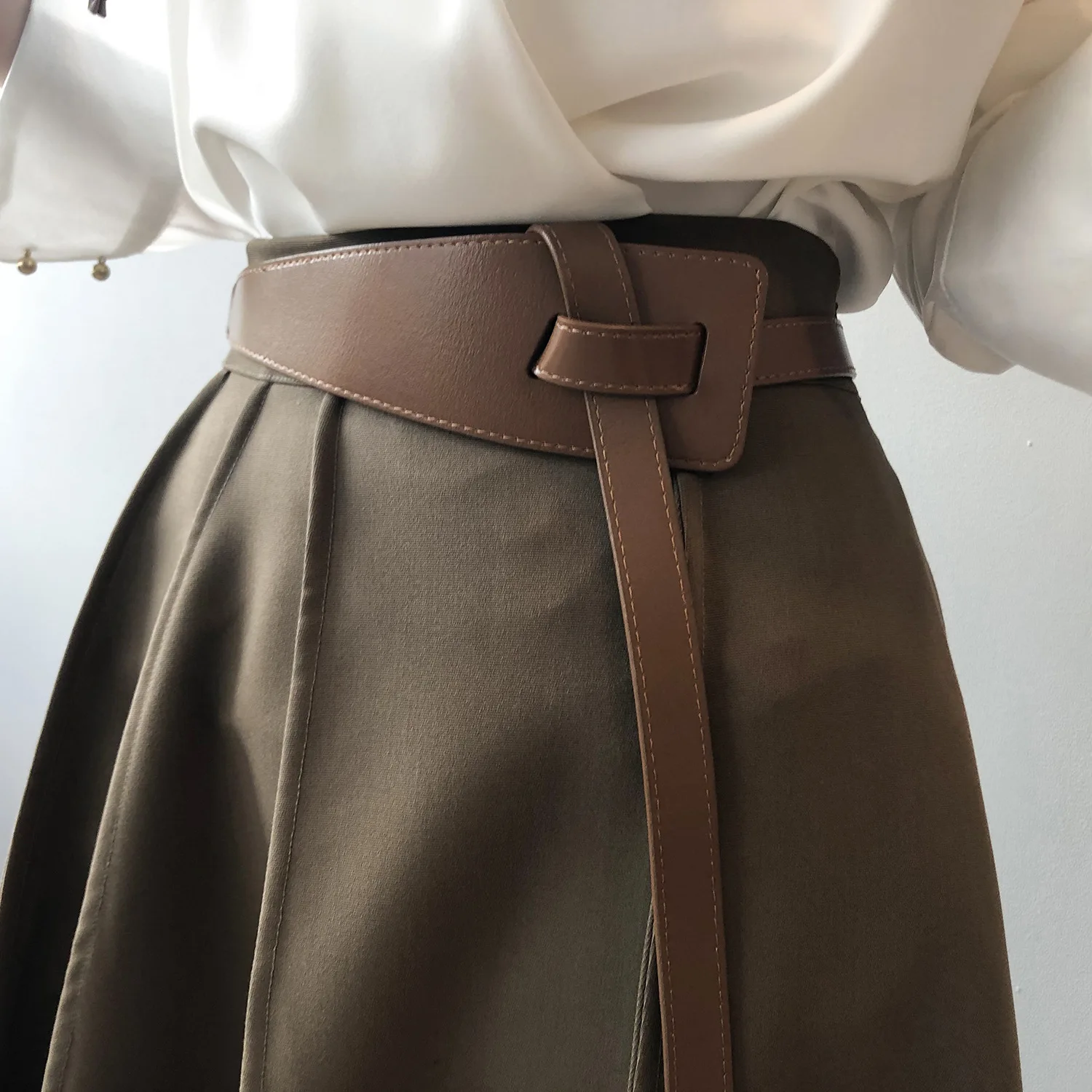 Vintage Women Casual Pu Sashes Chic Irregular Design Long Belt Korean Style Streetwear Solid Female Knot Belt 121 cm
Vintage Women Casual Pu Sashes Chic Irregular Design Long Belt Korean Style Streetwear Solid Female Knot Belt 121 cm