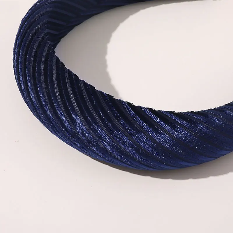 Wrinkled Striped Velvet Hair Hoop Wide Brimmed Head Hoop Solid Color Thicken Padded Hairbands Hair Accessories Sponge Headband
Wrinkled Striped Velvet Hair Hoop Wide Brimmed Head Hoop Solid Color Thicken Padded Hairbands Hair Accessories Sponge Headband