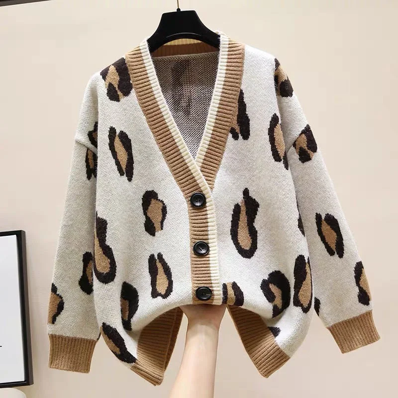 Autumn Oversized Women's Cardigan Sweater V-neck Button Sportswear Leopard Knit Pullover Korean Fashion Loose Pullover Top 
Autumn Oversized Women's Cardigan Sweater V-neck Button Sportswear Leopard Knit Pullover Korean Fashion Loose Pullover Top