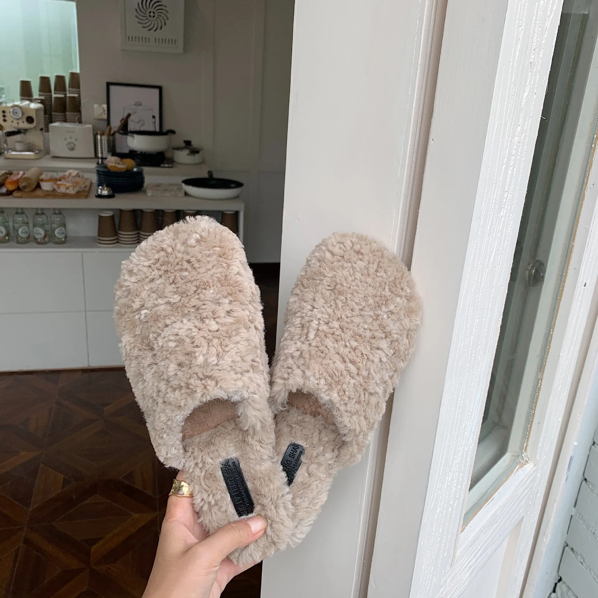 Fur Shoes Slippers Casual Slipers Women Flock Platform Low Slides Plush Luxury 2021 Flat Massage Autumn Rubber Basic Fabric
Fur Shoes Slippers Casual Slipers Women Flock Platform Low Slides Plush Luxury 2021 Flat Massage Autumn Rubber Basic Fabric