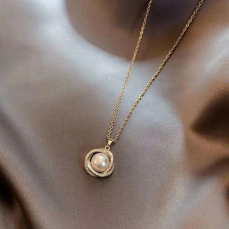Ladies' Temperament Simple and Micro-Inlaid Zircon Natural Pearl Necklace Set Earrings Ear Hook Ear Jewelry Female
Ladies' Temperament Simple and Micro-Inlaid Zircon Natural Pearl Necklace Set Earrings Ear Hook Ear Jewelry Female