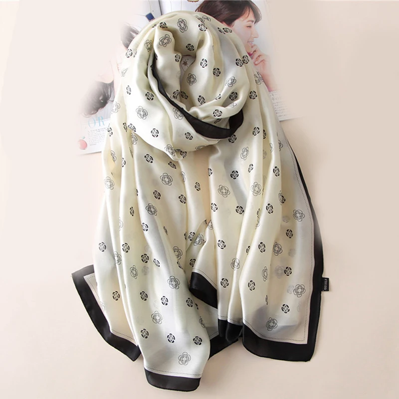 2021 Luxury Brand New Autumn Women's Scarf Fashion Lady Faux Silk Scarves Print Soft Shawls Foulard Femme Long Size Bandana
2021 Luxury Brand New Autumn Women's Scarf Fashion Lady Faux Silk Scarves Print Soft Shawls Foulard Femme Long Size Bandana