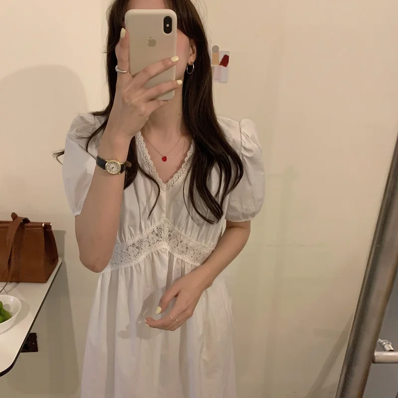 Korean Chic Super Fairy French Style Temperament Lace Crochet Stitching Hollow Puff Sleeve Lace V-neck Fairy Dress
Korean Chic Super Fairy French Style Temperament Lace Crochet Stitching Hollow Puff Sleeve Lace V-neck Fairy Dress