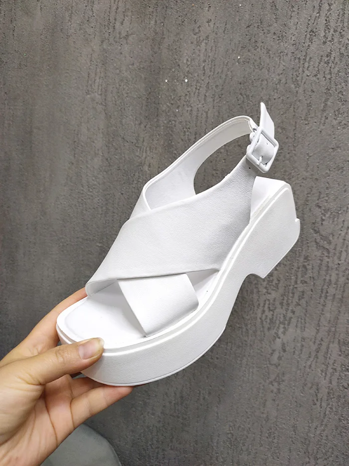 2021 summer new cross strap leather open toe heightened sandals women's platform platform shoes one word buckle sandals
2021 summer new cross strap leather open toe heightened sandals women's platform platform shoes one word buckle sandals
