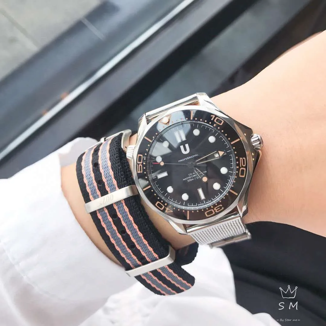 Men's and women's fully automatic mechanical aaa watches, free spare straps, bezel made of ceramics, stainless steel bracelet
Men's and women's fully automatic mechanical aaa watches, free spare straps, bezel made of ceramics, stainless steel bracelet