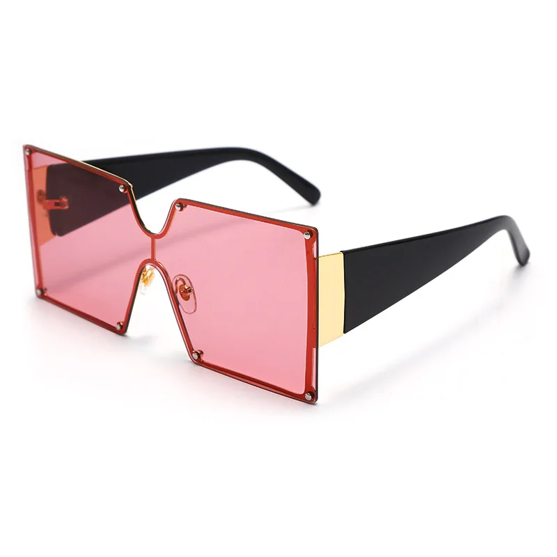 The new square frame one-piece sunglasses fashion street shooting square gradient color street shooting wild 
The new square frame one-piece sunglasses fashion street shooting square gradient color street shooting wild