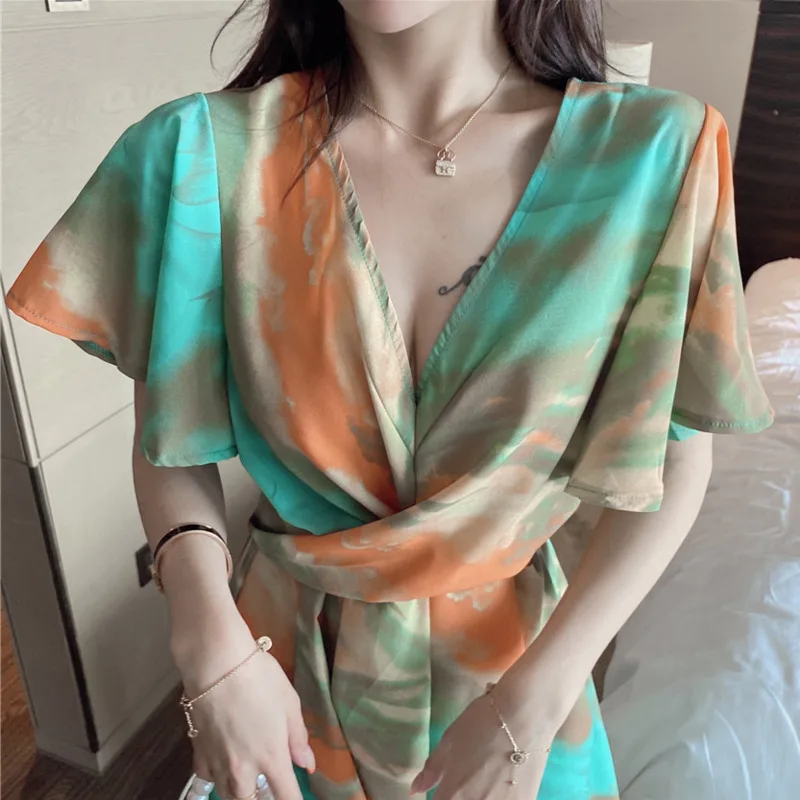 Fashion Tie Dye Print Playsuit Women 2021 Summer V-neck Short Sleeve Jumpsuit Tie-up Hollow Out Back Wide Leg Casual Rompers New 
Fashion Tie Dye Print Playsuit Women 2021 Summer V-neck Short Sleeve Jumpsuit Tie-up Hollow Out Back Wide Leg Casual Rompers New