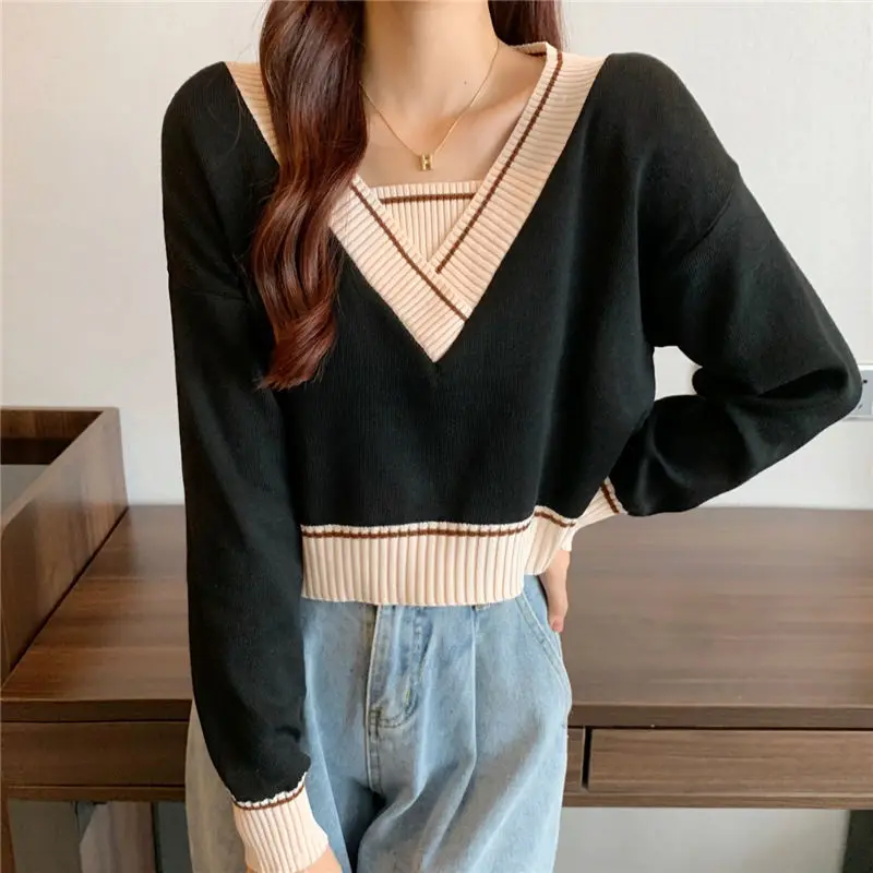 Fake Two-Piece V-neck Sweater Women Autumn Winter 2021 Female Patchwork Casual Shirt Retro Design Sense Niche Black Short Top
Fake Two-Piece V-neck Sweater Women Autumn Winter 2021 Female Patchwork Casual Shirt Retro Design Sense Niche Black Short Top