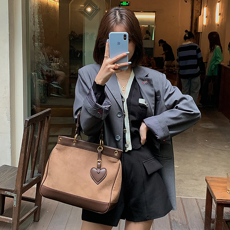 Matte Texture Handbags for Women Autumn Winter Faux Suede Ladies Crossbody Bag Big Retro Commuter Female Tote Shoulder Bags New
Matte Texture Handbags for Women Autumn Winter Faux Suede Ladies Crossbody Bag Big Retro Commuter Female Tote Shoulder Bags New