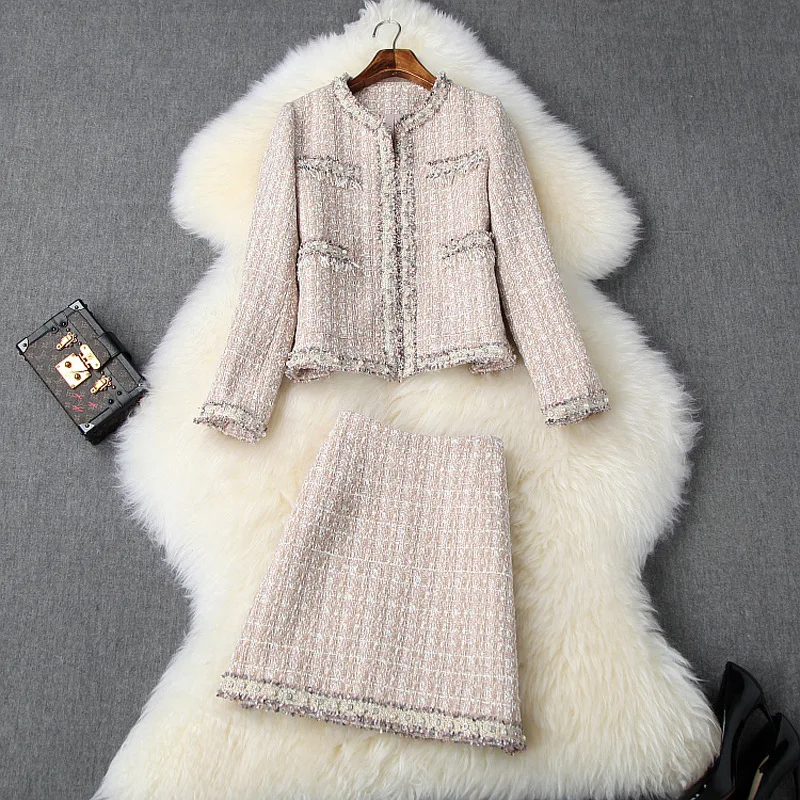 2020 autumn winter women designer tweed skirt set ladies OL elegant diamonds beading short coats + mini skirt suit set y720
2020 autumn winter women designer tweed skirt set ladies OL elegant diamonds beading short coats + mini skirt suit set y720