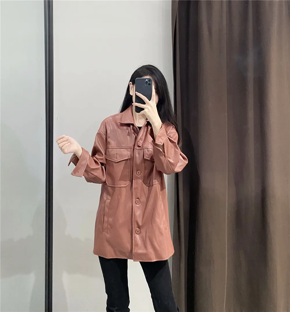 2020 Faux Leather Jackets Women Long Sleeve Big Pockets Button Streetwear Coats Ladies 2020 Fashion PU Leather Shirt Jacket Tops
2020 Faux Leather Jackets Women Long Sleeve Big Pockets Button Streetwear Coats Ladies 2020 Fashion PU Leather Shirt Jacket Tops