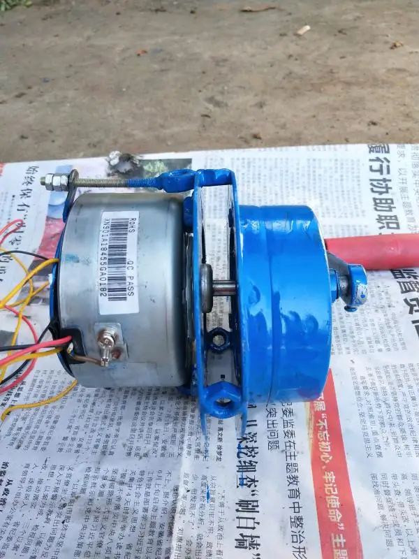 The new hand-cranked generator 300 watt outdoor emergency lighting phone charge
The new hand-cranked generator 300 watt outdoor emergency lighting phone charge