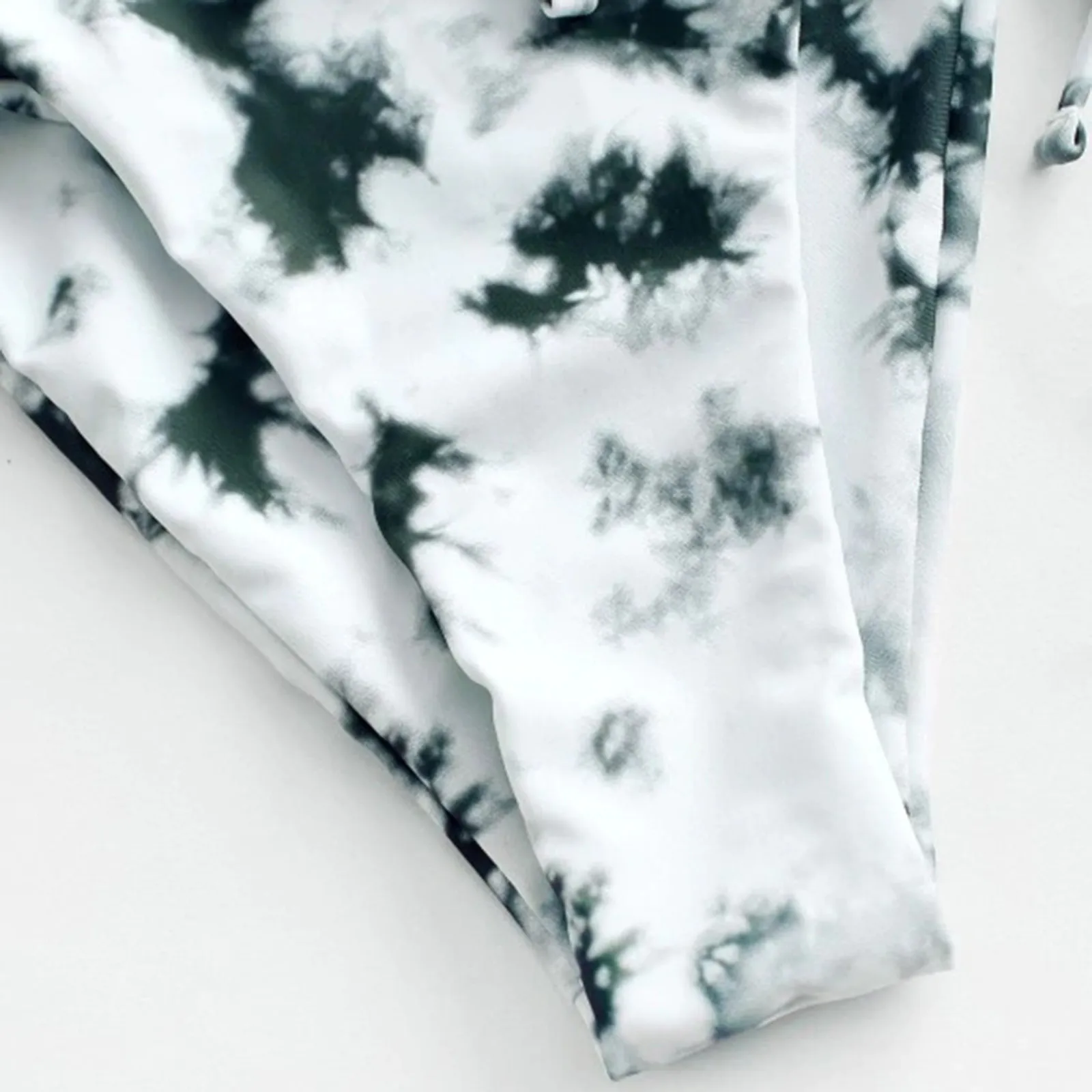 Women's Sexy Tie-Dye Lace Up High Cut Leg Print Bikini Set Two Piece Swimsuit High Cut Up Halter Bandage Bikini Beach Wear Women
Women's Sexy Tie-Dye Lace Up High Cut Leg Print Bikini Set Two Piece Swimsuit High Cut Up Halter Bandage Bikini Beach Wear Women