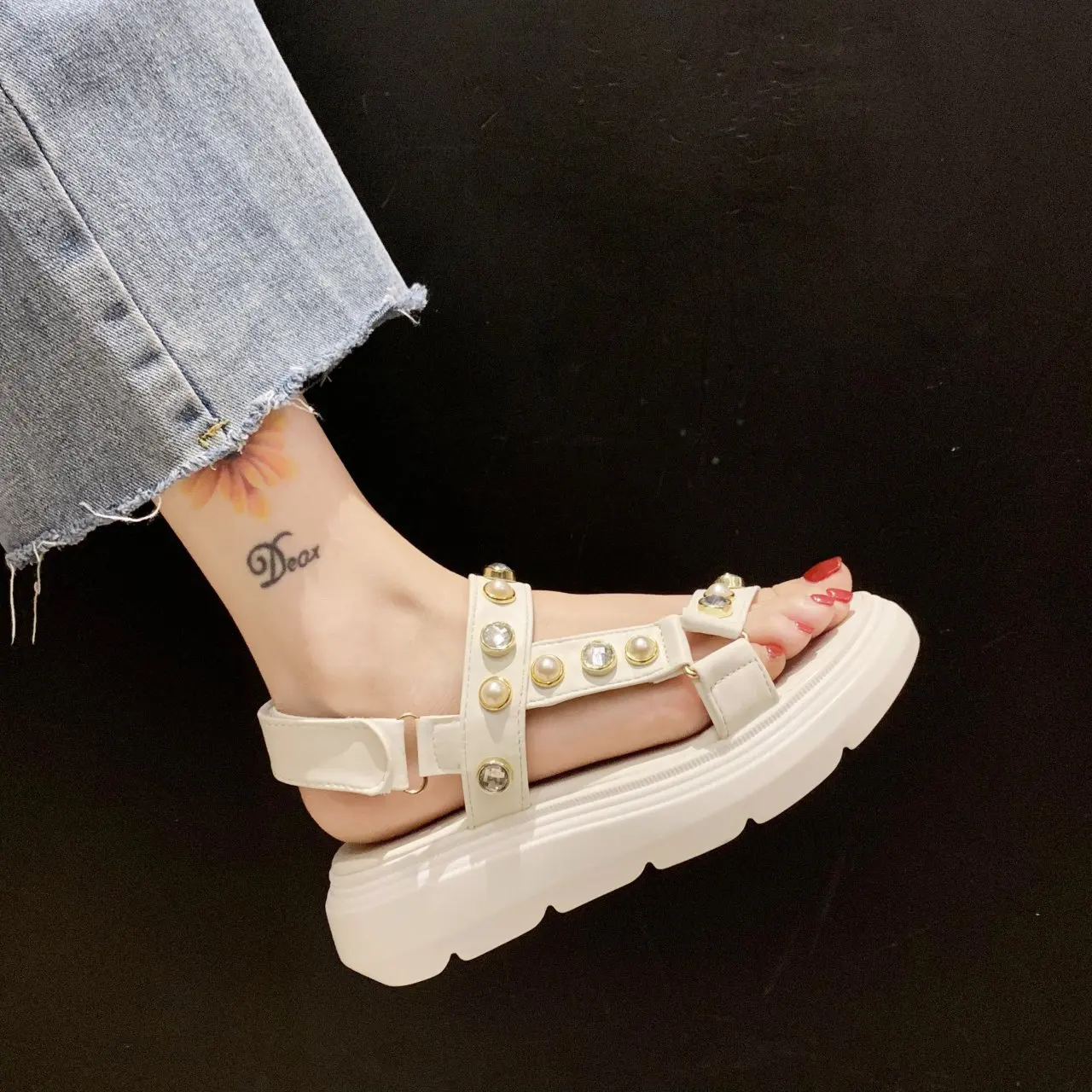 2021 Summer Platform Women Sandals Fashion Pearl Design Convenient Velcro Outdoor Non-slip Sandy Beach Casual Woman Shoes
2021 Summer Platform Women Sandals Fashion Pearl Design Convenient Velcro Outdoor Non-slip Sandy Beach Casual Woman Shoes