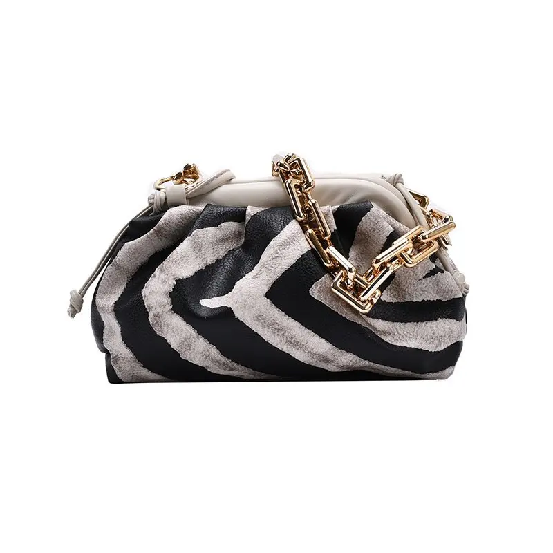 AXUKES Leopard Pattern PU Leather Crossbody Bags For Women 2020 Trend Shoulder Handbags Female Lady Vintage Branded Hand Bag 
AXUKES Leopard Pattern PU Leather Crossbody Bags For Women 2020 Trend Shoulder Handbags Female Lady Vintage Branded Hand Bag