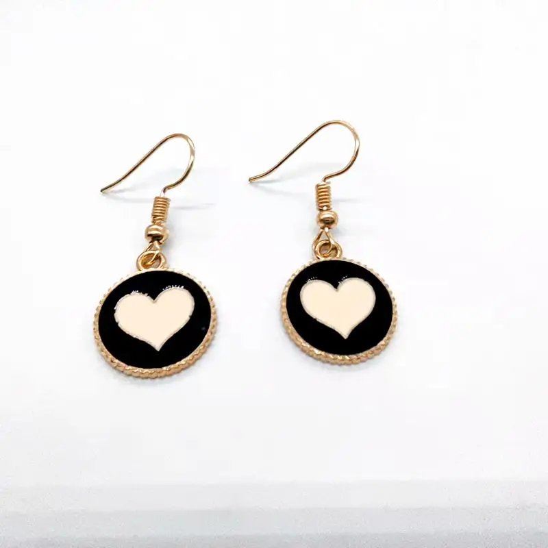Ladies rabbit drop earrings young and cute 2021 beautiful jewelry accessories
Ladies rabbit drop earrings young and cute 2021 beautiful jewelry accessories