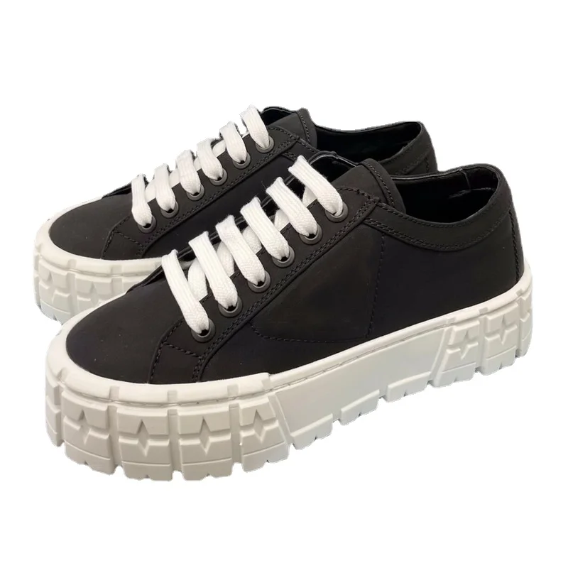 2021 new light blue thick-soled sneakers leather lining round toe increased large size casual shoes women's walking shoes bling
2021 new light blue thick-soled sneakers leather lining round toe increased large size casual shoes women's walking shoes bling