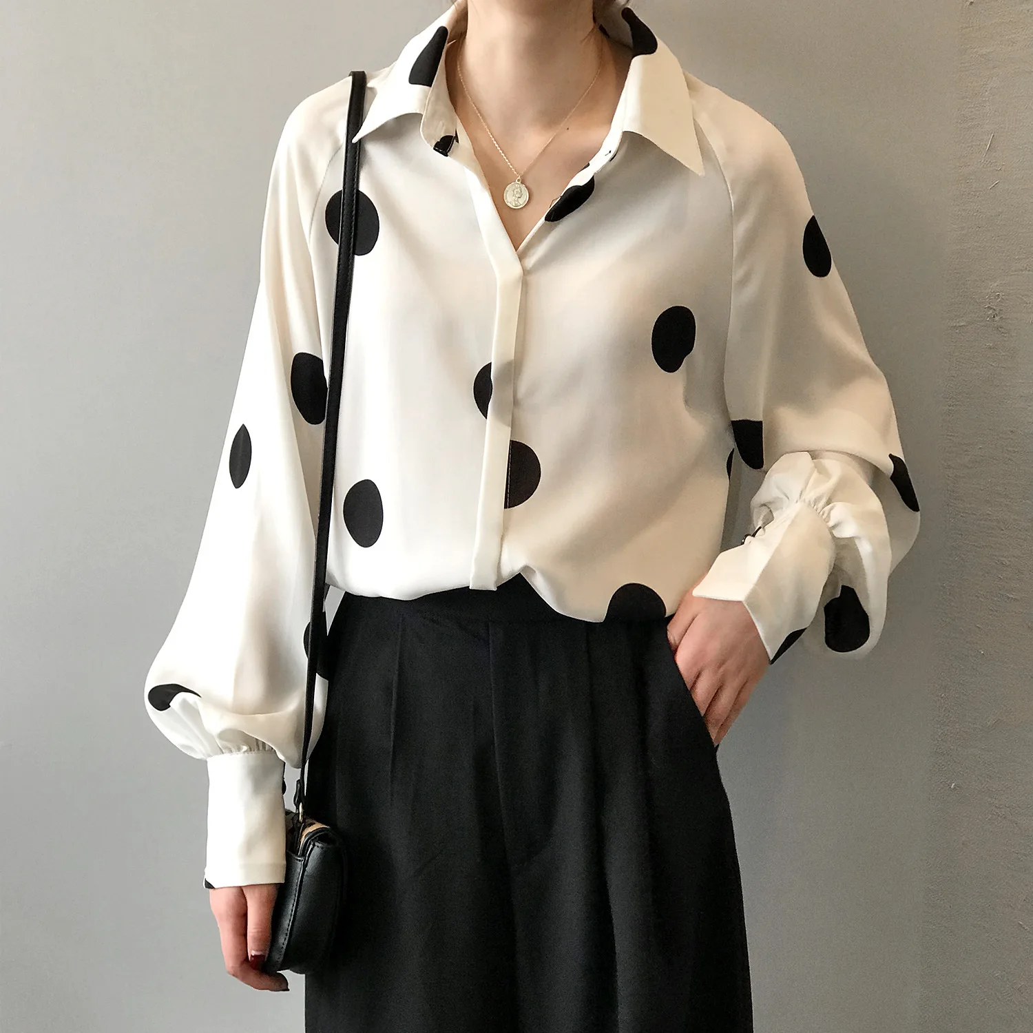 2021 Fashion Ladies' French Style Dot Spinning Women's Long Sleeve Han Fan Shirt X095
2021 Fashion Ladies' French Style Dot Spinning Women's Long Sleeve Han Fan Shirt X095
