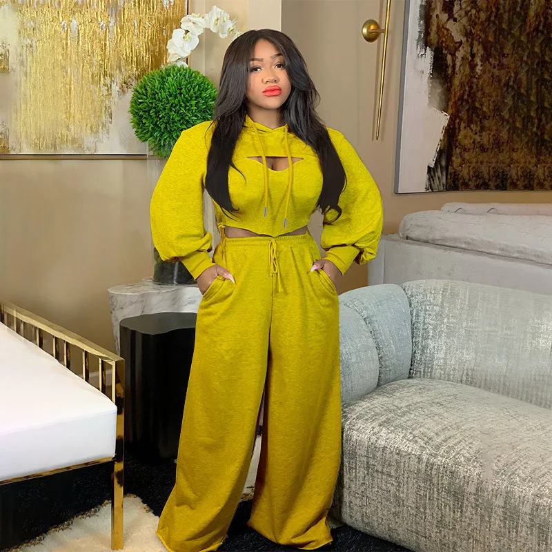 Костюм спортивный женский из двух предметов, с длинным рукавом и капюшоном
Костюм спортивный женский из двух предметов, с длинным рукавом и капюшоном