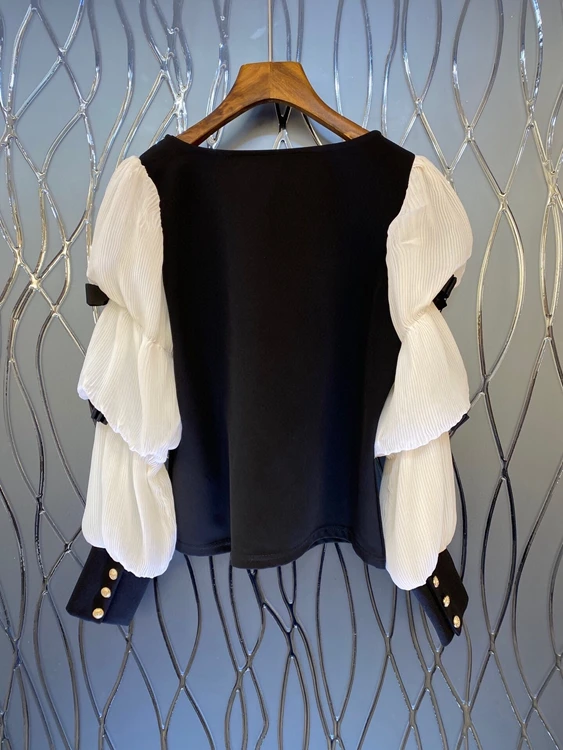 2021 early spring new fashion women's wide-collar sleeves color matching pleated lotus root knot long-sleeved top 107
2021 early spring new fashion women's wide-collar sleeves color matching pleated lotus root knot long-sleeved top 107