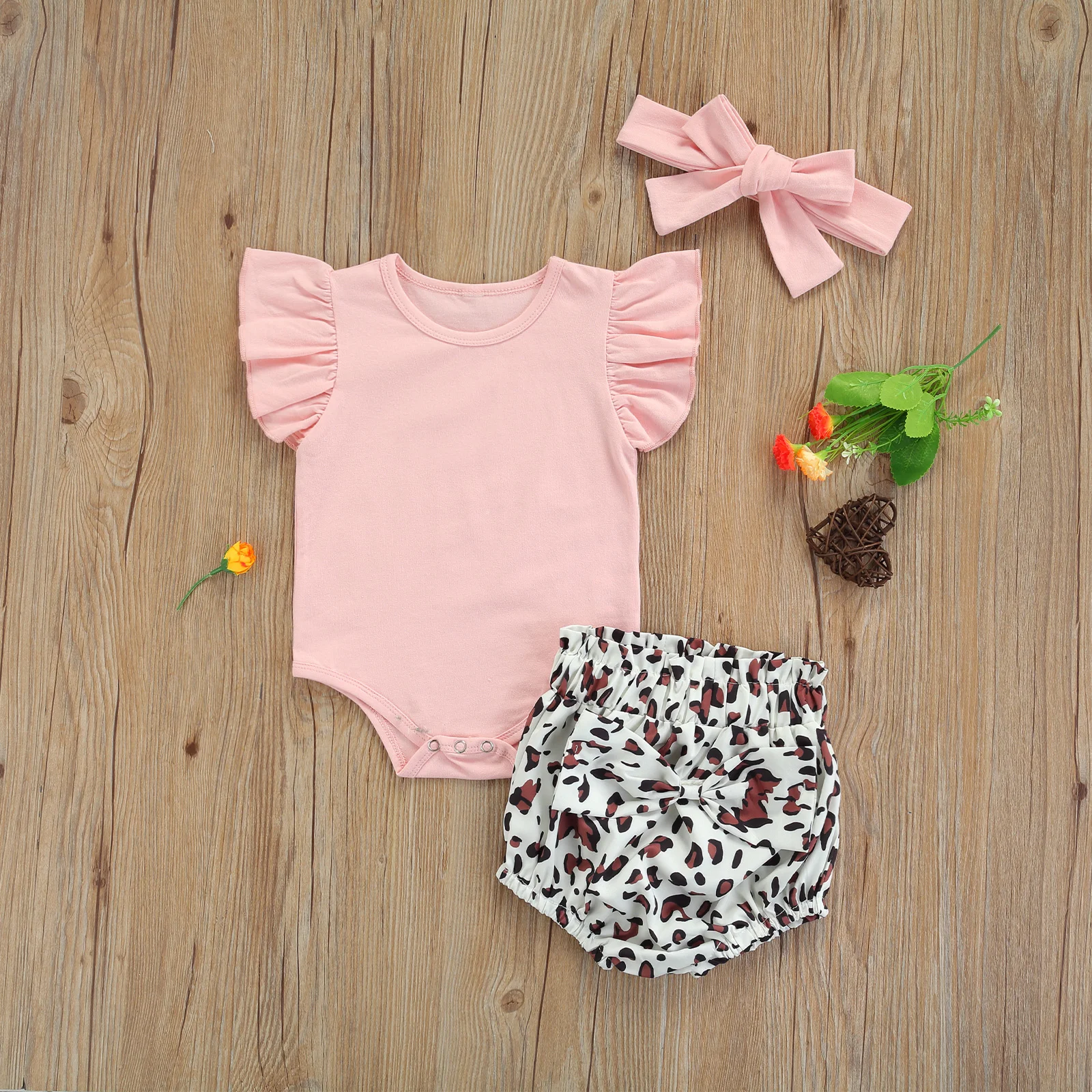 2021 Summer Infant Clothes Baby Girl Clothes Set, Solid Color Fly Sleeves Romper, Elastic Waist Shorts and Headdress
2021 Summer Infant Clothes Baby Girl Clothes Set, Solid Color Fly Sleeves Romper, Elastic Waist Shorts and Headdress