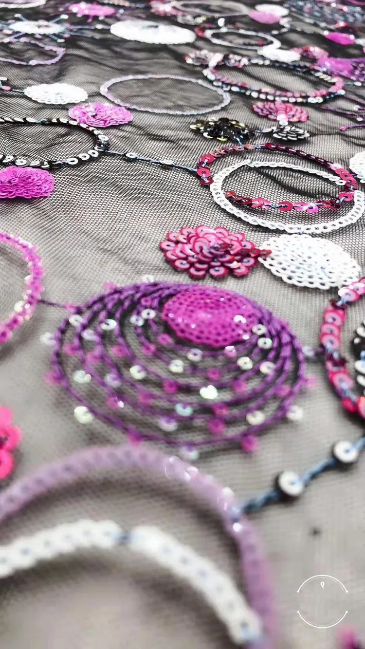 New design beautiful monochrome sequin embroidery French mesh gauze African lace fabric suitable for high-end evening dress skir
New design beautiful monochrome sequin embroidery French mesh gauze African lace fabric suitable for high-end evening dress skir