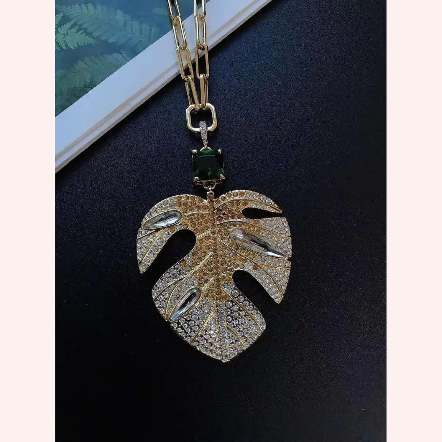 QSJIE High quality SWA new style. Exaggerated tropical leaves women's sweater chain necklace Charming fashion jewelry
QSJIE High quality SWA new style. Exaggerated tropical leaves women's sweater chain necklace Charming fashion jewelry