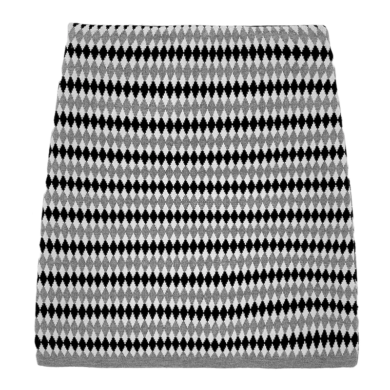 Осенне-зимняя плотная вязаная клетчатая трапециевидная сумка контрастных цветов в стиле ретро с высокой талией, юбка на бедрах
Осенне-зимняя плотная вязаная клетчатая трапециевидная сумка контрастных цветов в стиле ретро с высокой талией, юбка на бедрах