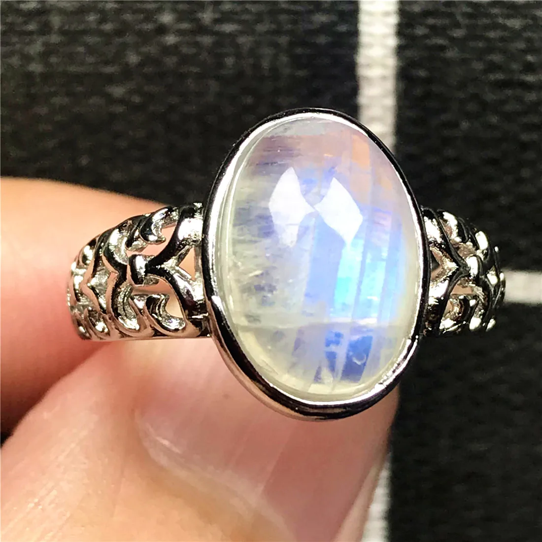 13x10mm Top Natural Blue Light Moonstone Ring For Woman Man Strong Crystal Silver Oval Beads Gemstone Love Adjustable Ring AAAAA
13x10mm Top Natural Blue Light Moonstone Ring For Woman Man Strong Crystal Silver Oval Beads Gemstone Love Adjustable Ring AAAAA
