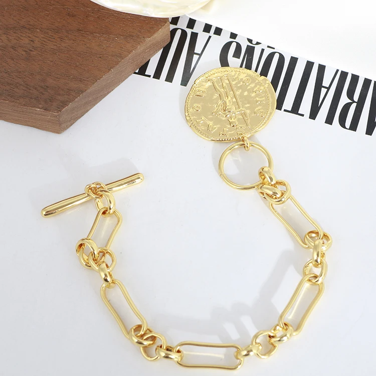 Non-Mainstream Design French Retro Roman Portrait Disc Stitching Chain Metal Texture Socket Bracelet Female
Non-Mainstream Design French Retro Roman Portrait Disc Stitching Chain Metal Texture Socket Bracelet Female