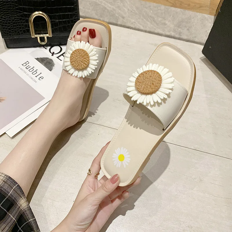 Summer Small Daisy Woman Slippers Chausson Femme Pantuflas Chanclas Mujer Fashion Kobieta Kapcie Chinelos Femininos Beach Luxe
Summer Small Daisy Woman Slippers Chausson Femme Pantuflas Chanclas Mujer Fashion Kobieta Kapcie Chinelos Femininos Beach Luxe