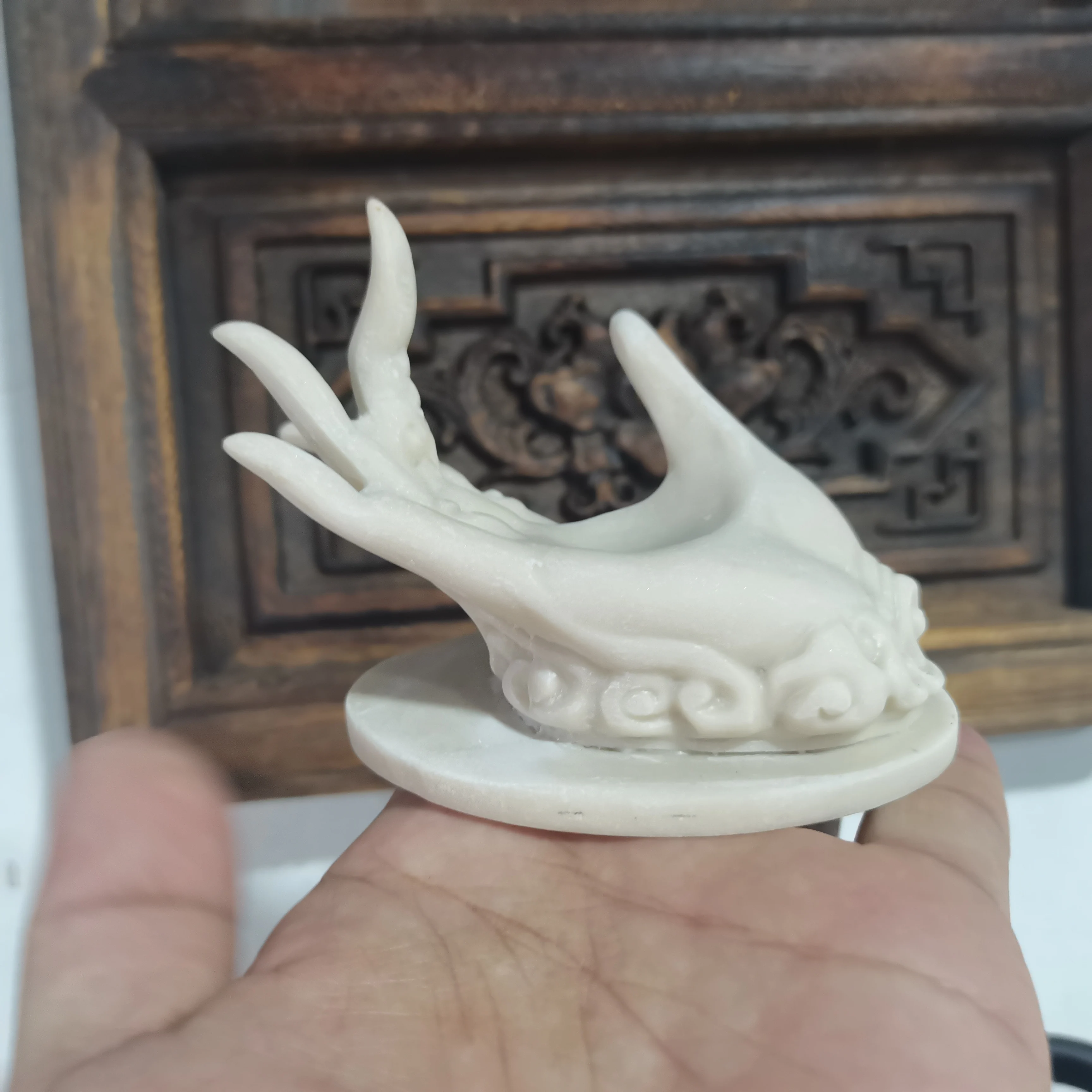 1pcs White resin hand shaped spherical base ball seat lovely carved home decor gift Can place 4-8 cm ball
1pcs White resin hand shaped spherical base ball seat lovely carved home decor gift Can place 4-8 cm ball