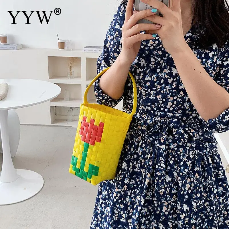 Summer Handbags Handmade Straw Bags Tote Summer Beach Flower Weaving Ladies Straw Bag Bucket Shaped Vacation Casual Bags Small
Summer Handbags Handmade Straw Bags Tote Summer Beach Flower Weaving Ladies Straw Bag Bucket Shaped Vacation Casual Bags Small