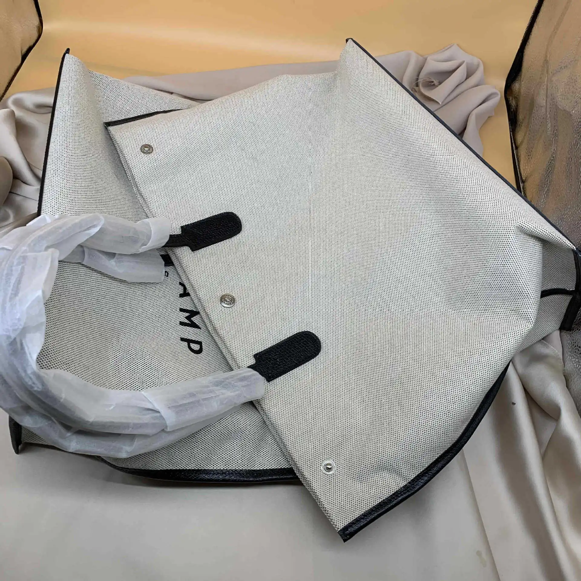 Canvas Large Tote Bag Tote Top Layer Cowhide Waterproof Fabric Large-capacity Travel Bag Handbag
Canvas Large Tote Bag Tote Top Layer Cowhide Waterproof Fabric Large-capacity Travel Bag Handbag
