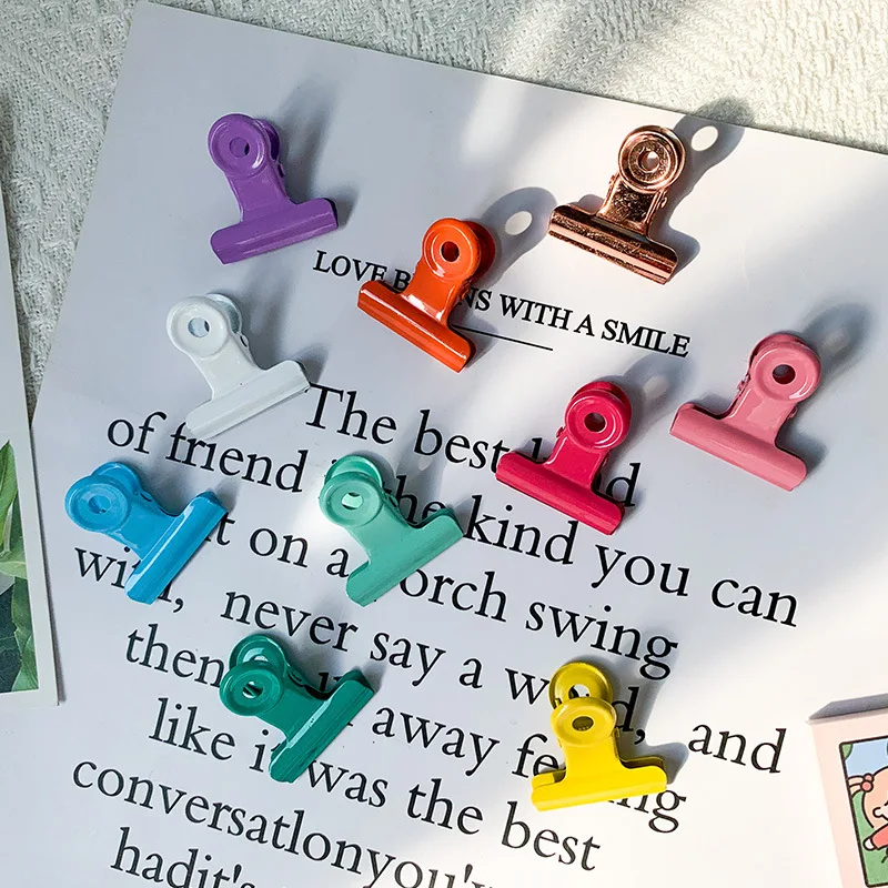 Creative Metal Long Tail Clip Multifunctional Small Cute Dovetail Clip Color Fixed Folder Snack Milk Powder Oatmeal Sealing Clip
Creative Metal Long Tail Clip Multifunctional Small Cute Dovetail Clip Color Fixed Folder Snack Milk Powder Oatmeal Sealing Clip