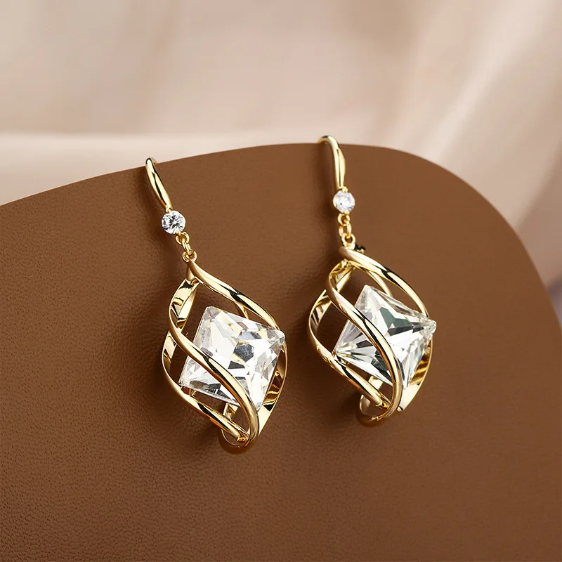 Ear Hanging Style Korean Dongdaemun Same Style Crystal Glass Earrings Simple Temperament Glass Flower Female Earrings Earrings
Ear Hanging Style Korean Dongdaemun Same Style Crystal Glass Earrings Simple Temperament Glass Flower Female Earrings Earrings