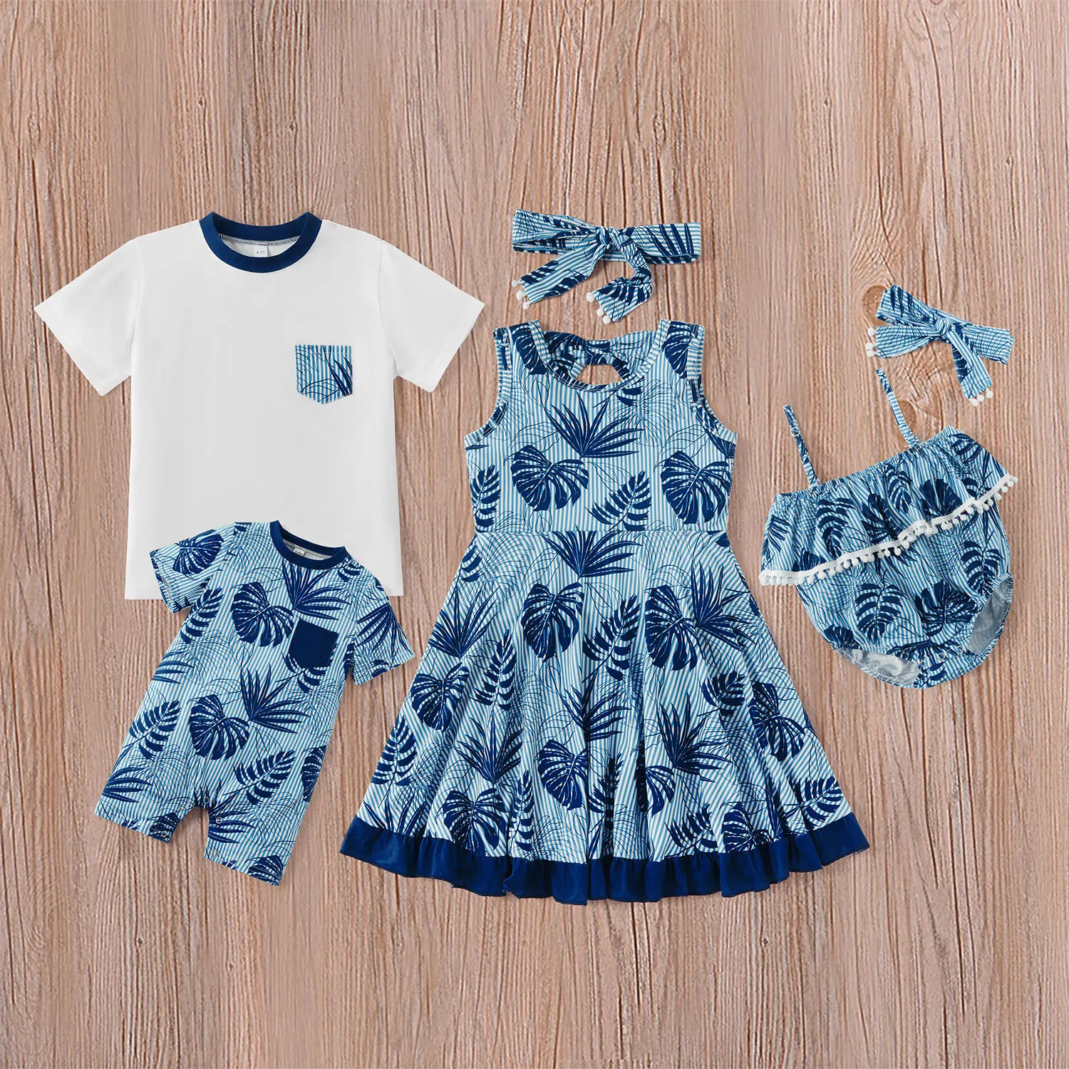 Family Matching Outfits Blue Leaf Print Contrast Dress and Men's T-shirt Family Set Couple Clothes Mommy and Me Dress
Family Matching Outfits Blue Leaf Print Contrast Dress and Men's T-shirt Family Set Couple Clothes Mommy and Me Dress